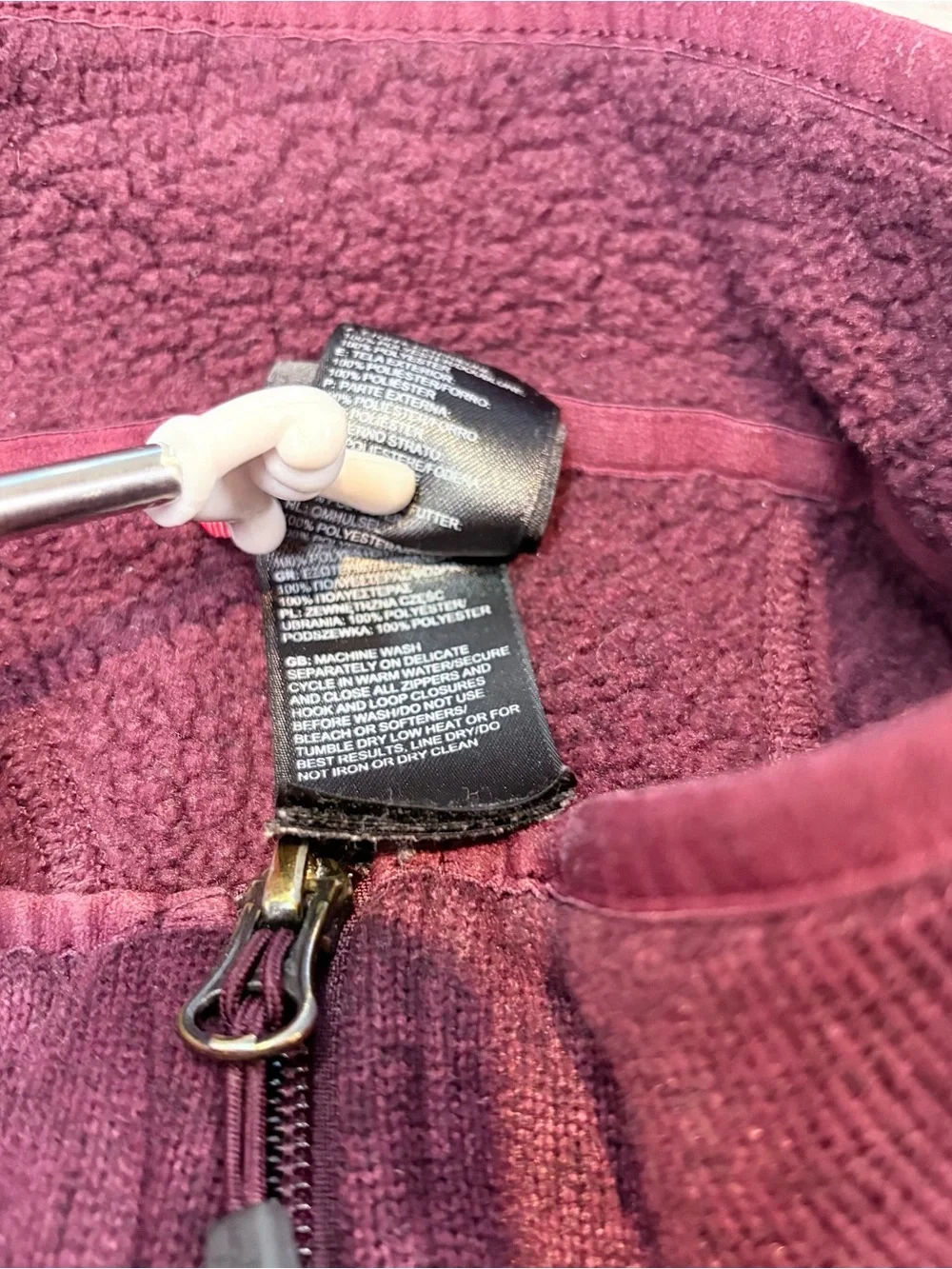 The North Face Men’s Gordon Lyons Burgundy full zip up fleece jacket. Size xl